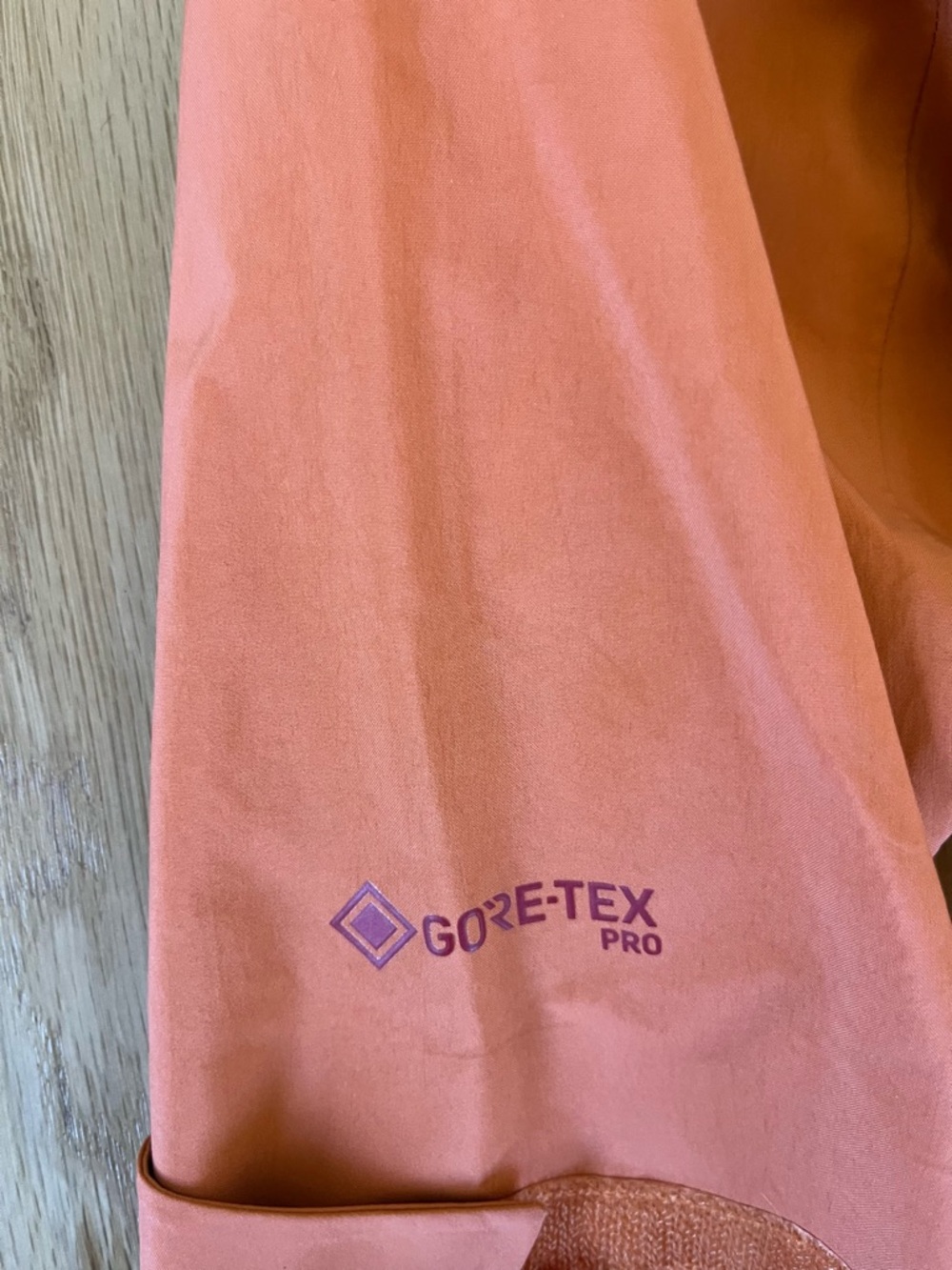 Patagonia Women’s GoreTex Technical Shell - Picture 3 of 6